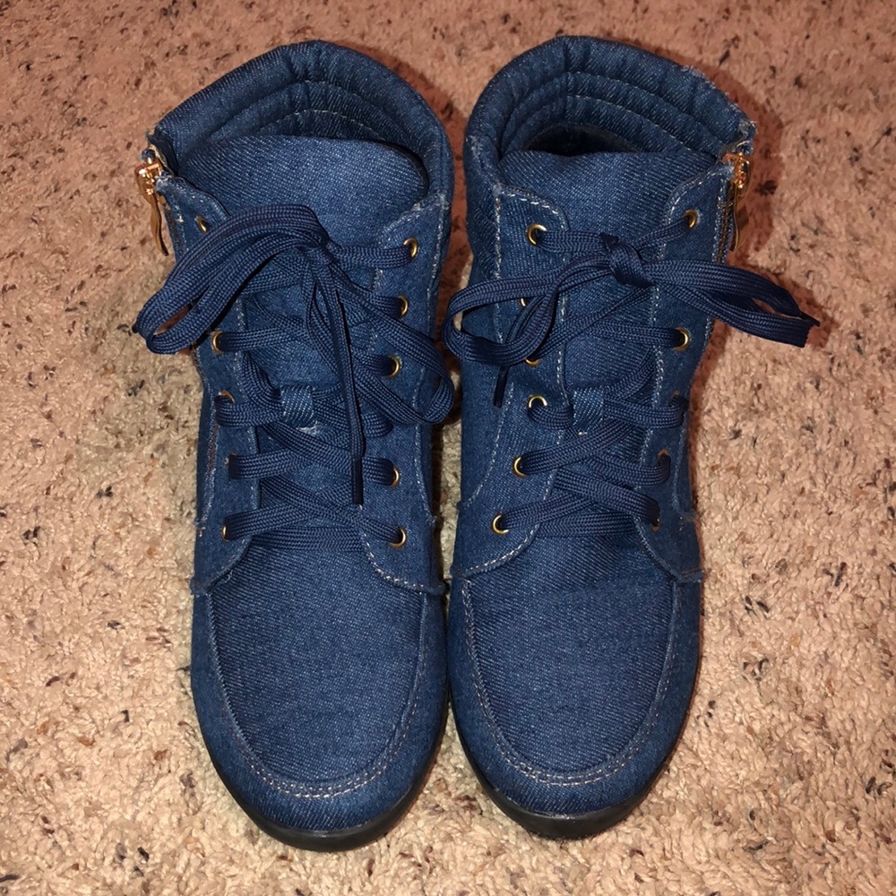 WedgeSneakers
